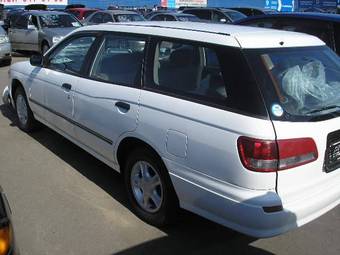2003 Nissan Avenir Pictures