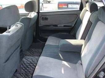 2003 Nissan Avenir Pictures