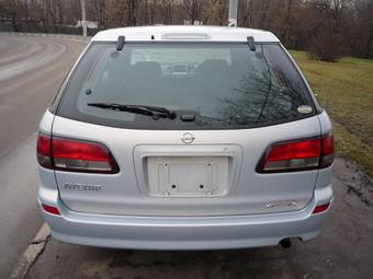 2003 Nissan Avenir Photos