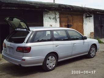 2003 Nissan Avenir Pictures