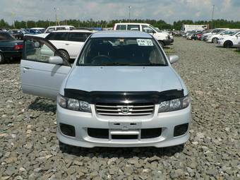 2003 Nissan Avenir Pics