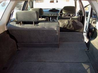 2003 Nissan Avenir Photos