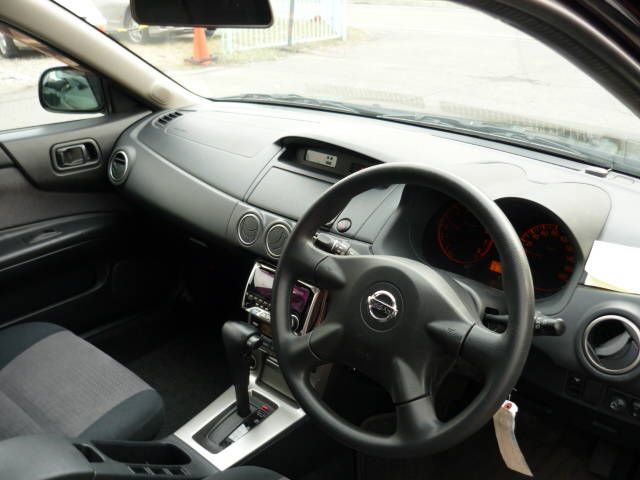 2004 Nissan Avenir