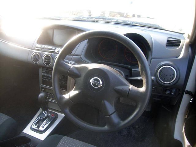 2004 Nissan Avenir