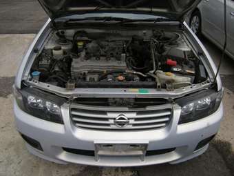 2004 Nissan Avenir Images