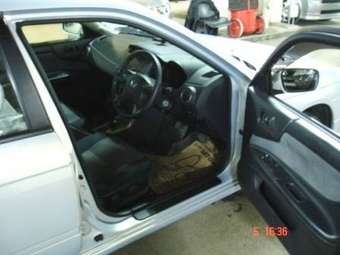 2004 Nissan Avenir Pictures