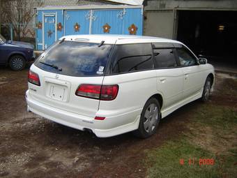 2004 Nissan Avenir Pictures