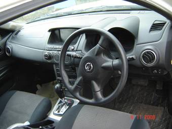 2004 Nissan Avenir Photos