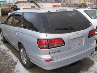 2004 Nissan Avenir Pictures