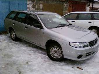 2004 Nissan Avenir Photos