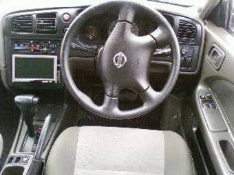 2004 Nissan Avenir Photos