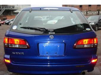 2004 Nissan Avenir Pictures