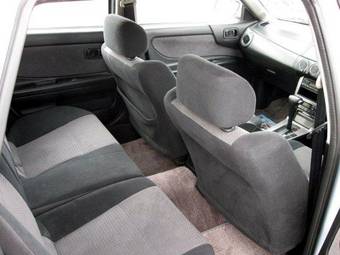 2004 Nissan Avenir Photos