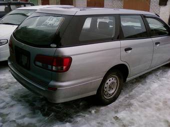 2004 Nissan Avenir Photos
