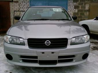 2004 Nissan Avenir Pictures