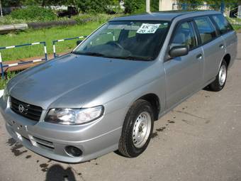2004 Nissan Avenir Pictures