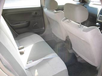 2004 Nissan Avenir Pictures
