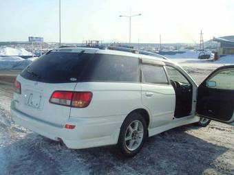 2004 Nissan Avenir Photos