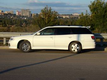2004 Nissan Avenir Pictures