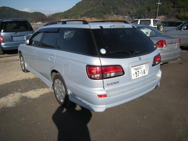 2005 Nissan Avenir