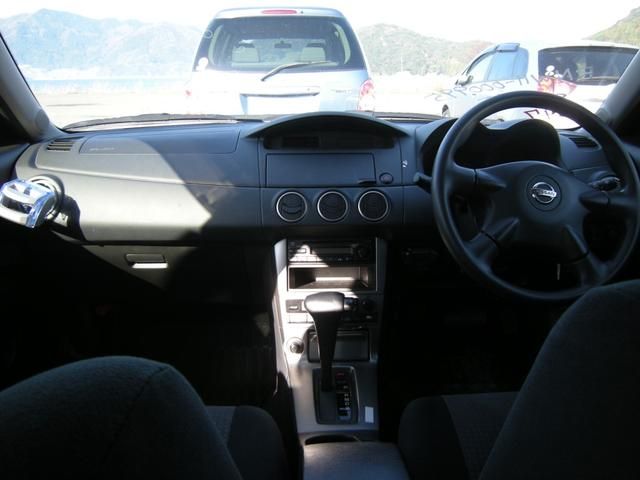2005 Nissan Avenir