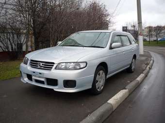 2005 Nissan Avenir Images