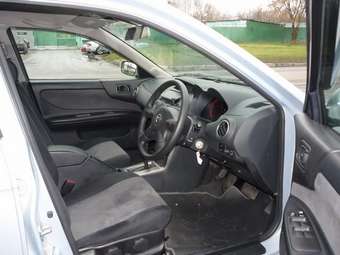 2005 Nissan Avenir Pictures