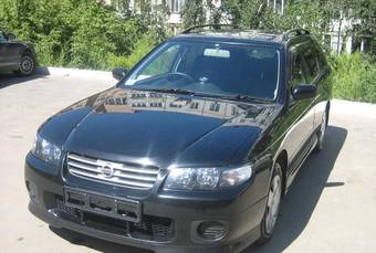 2005 Nissan Avenir Pictures