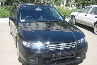 2005 Nissan Avenir Pics