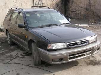 1995 Nissan Avenir Salut