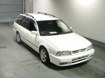 1996 Nissan Avenir Salut