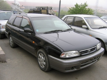 1997 Nissan Avenir Salut