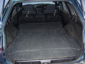 Nissan Avenir Salut