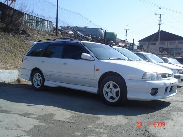 1997 Nissan Avenir Salut