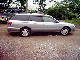 1998 Nissan Avenir Salut