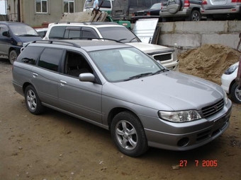 1998 Nissan Avenir Salut