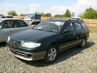 1998 Nissan Avenir Salut