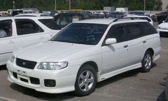 1999 Nissan Avenir Salut