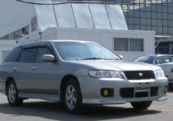 1999 Nissan Avenir Salut