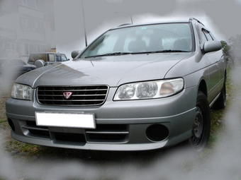 1999 Nissan Avenir Salut