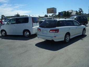 1999 Nissan Avenir Salut