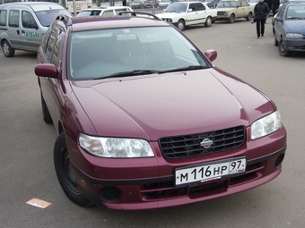 1999 Nissan Avenir Salut