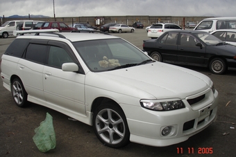 1999 Nissan Avenir Salut