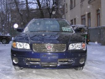 1999 Nissan Avenir Salut