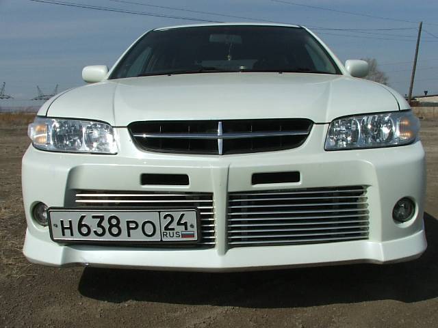 1999 Nissan Avenir Salut