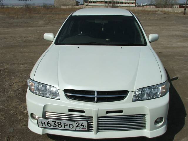 1999 Nissan Avenir Salut