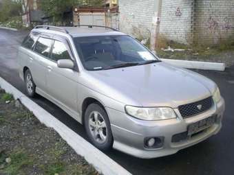 1999 Nissan Avenir Salut