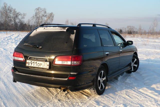 1999 Nissan Avenir Salut