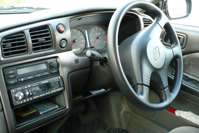 1999 Nissan Avenir Salut