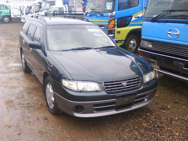 1999 Nissan Avenir Salut
